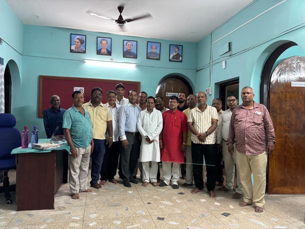 Full assembly of BBM organizers and participants in hall during Gandhi and Shastri Jayanti